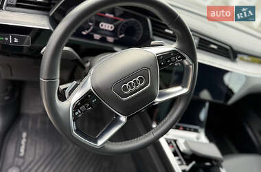 Позашляховик / Кросовер Audi e-tron 2021 в 