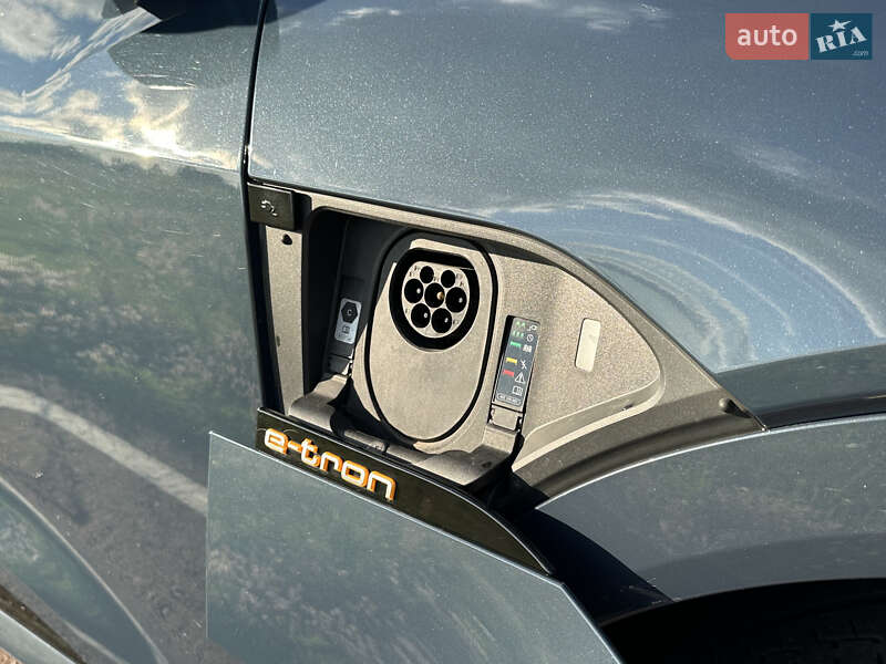 Позашляховик / Кросовер Audi e-tron 2022 в Києві