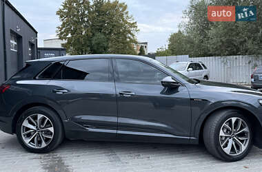 Позашляховик / Кросовер Audi e-tron 2019 в 