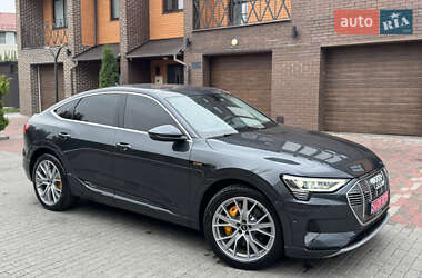 Внедорожник / Кроссовер Audi e-tron 2023 в 