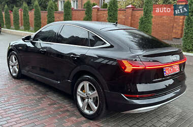 Внедорожник / Кроссовер Audi e-tron 2023 в 