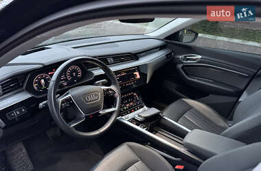 Внедорожник / Кроссовер Audi e-tron 2023 в 