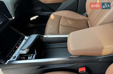 Внедорожник / Кроссовер Audi e-tron 2022 в 