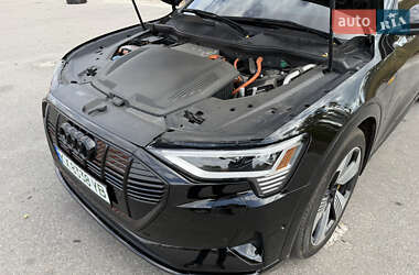 Внедорожник / Кроссовер Audi e-tron 2022 в 