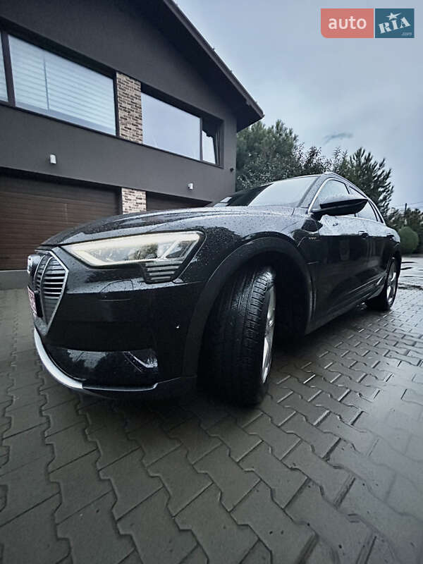 Позашляховик / Кросовер Audi e-tron 2023 в Києві