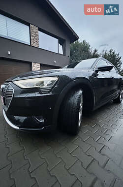 Внедорожник / Кроссовер Audi e-tron 2023 в 