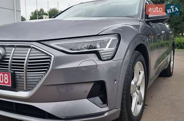 Позашляховик / Кросовер Audi e-tron 2020 в 