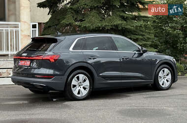 Позашляховик / Кросовер Audi e-tron 2021 в 