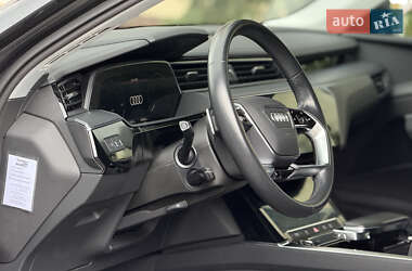 Позашляховик / Кросовер Audi e-tron 2021 в 
