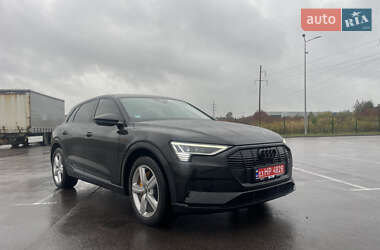 Позашляховик / Кросовер Audi e-tron 2023 в 