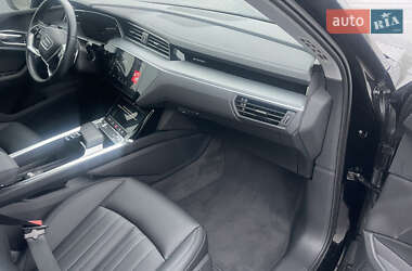 Позашляховик / Кросовер Audi e-tron 2023 в 