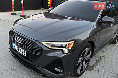 Внедорожник / Кроссовер Audi e-tron 2021 в 