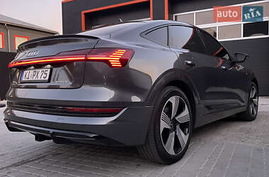 Внедорожник / Кроссовер Audi e-tron 2021 в 