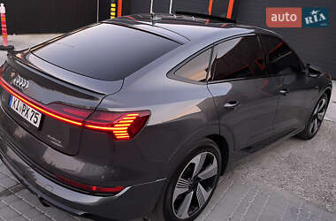 Внедорожник / Кроссовер Audi e-tron 2021 в 