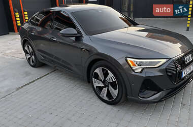 Внедорожник / Кроссовер Audi e-tron 2021 в 