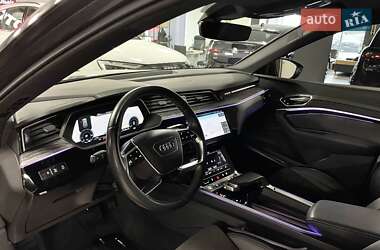 Внедорожник / Кроссовер Audi e-tron 2020 в 