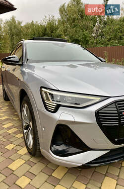 Внедорожник / Кроссовер Audi e-tron 2021 в 