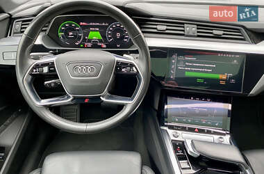 Внедорожник / Кроссовер Audi e-tron 2021 в 