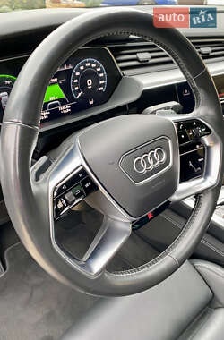 Внедорожник / Кроссовер Audi e-tron 2021 в 