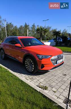 Позашляховик / Кросовер Audi e-tron 2022 в 