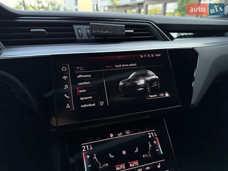 Позашляховик / Кросовер Audi e-tron 2020 в Ужгороді
