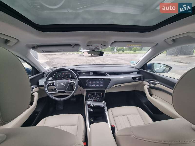 Внедорожник / Кроссовер Audi e-tron 2020 в 