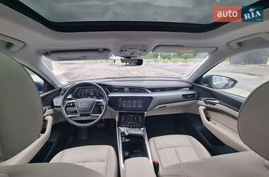 Внедорожник / Кроссовер Audi e-tron 2020 в 
