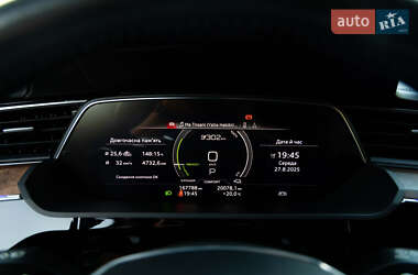 Позашляховик / Кросовер Audi e-tron 2019 в 