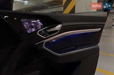 Внедорожник / Кроссовер Audi e-tron 2020 в 