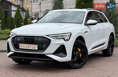 Позашляховик / Кросовер Audi e-tron 2021 в 
