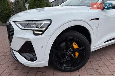 Позашляховик / Кросовер Audi e-tron 2021 в 