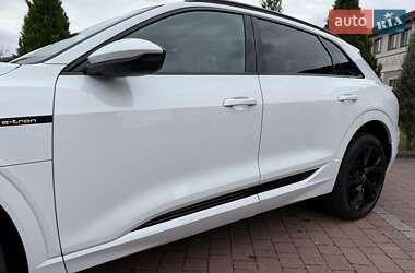 Позашляховик / Кросовер Audi e-tron 2021 в 