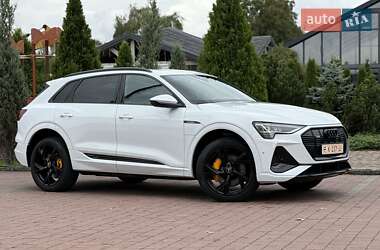 Позашляховик / Кросовер Audi e-tron 2021 в 