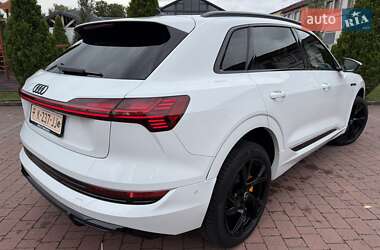 Позашляховик / Кросовер Audi e-tron 2021 в 
