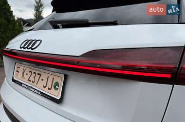 Позашляховик / Кросовер Audi e-tron 2021 в 