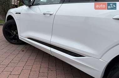 Позашляховик / Кросовер Audi e-tron 2021 в 