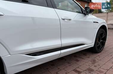 Позашляховик / Кросовер Audi e-tron 2021 в 