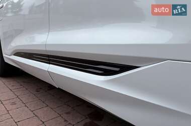 Позашляховик / Кросовер Audi e-tron 2021 в 