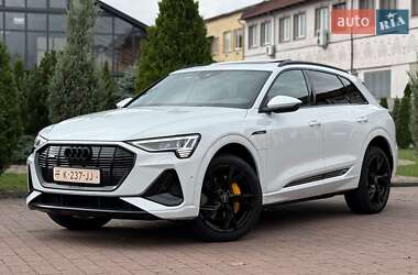 Позашляховик / Кросовер Audi e-tron 2021 в 