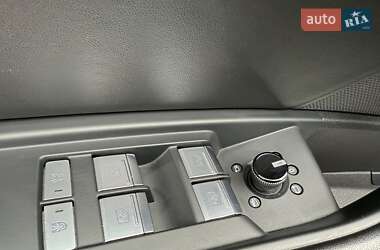Позашляховик / Кросовер Audi e-tron 2021 в 