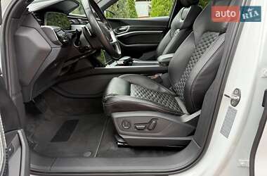 Позашляховик / Кросовер Audi e-tron 2021 в 