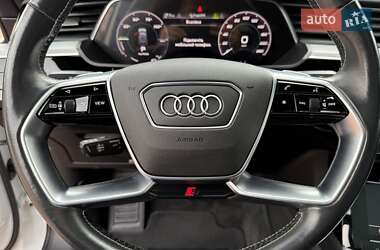 Позашляховик / Кросовер Audi e-tron 2021 в 