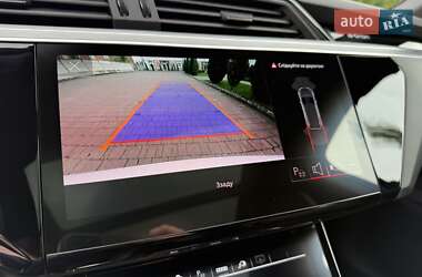 Позашляховик / Кросовер Audi e-tron 2021 в 