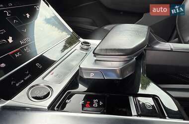 Позашляховик / Кросовер Audi e-tron 2021 в 