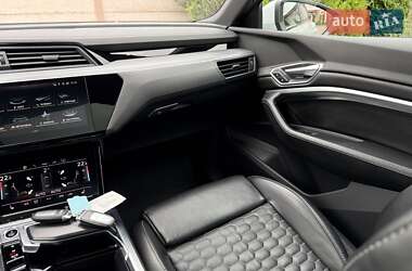 Позашляховик / Кросовер Audi e-tron 2021 в 