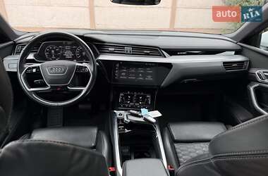 Позашляховик / Кросовер Audi e-tron 2021 в 