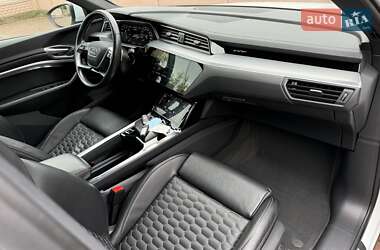 Позашляховик / Кросовер Audi e-tron 2021 в 