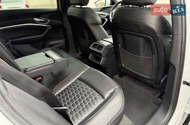 Позашляховик / Кросовер Audi e-tron 2021 в 