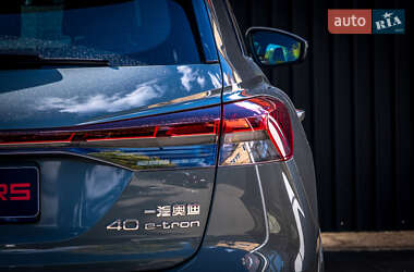 Позашляховик / Кросовер Audi e-tron 2023 в 