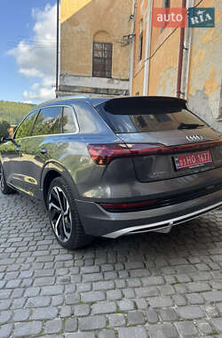 Внедорожник / Кроссовер Audi e-tron 2021 в 